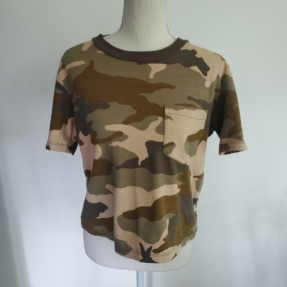 Madewell Cottontail Camo Cropped Tee - Picture 2 of 9